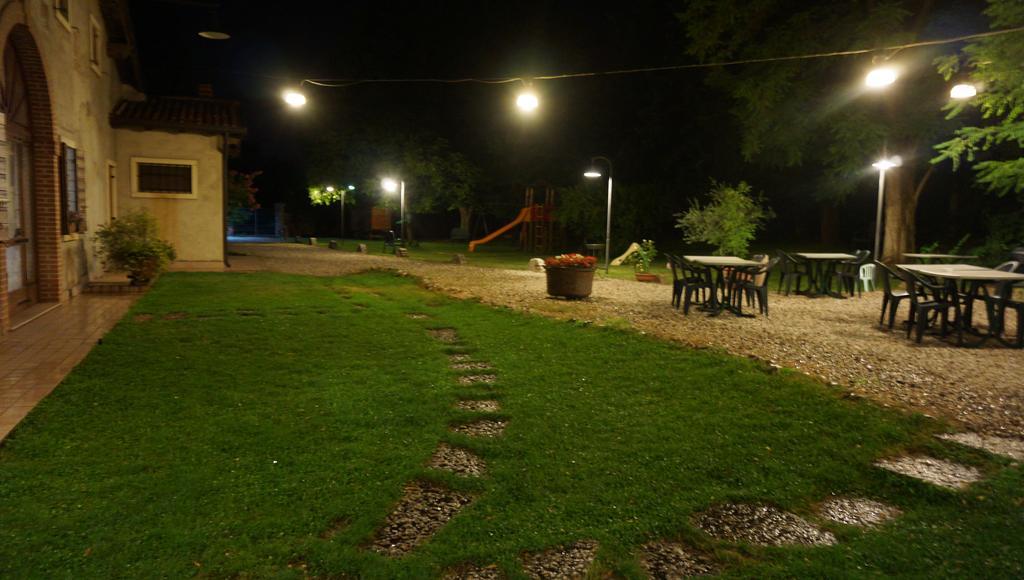 Agriturismo Fior Di Pesco Hotel Sommacampagna Exterior photo