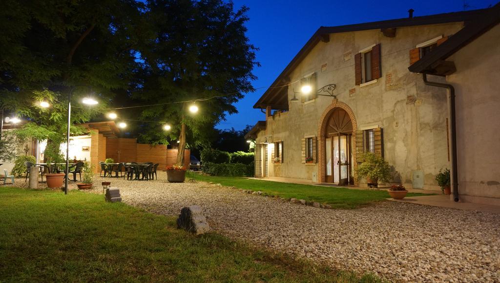 Agriturismo Fior Di Pesco Hotel Sommacampagna Exterior photo